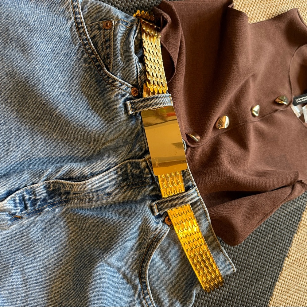 Gold Belt - Picture 2 of 4